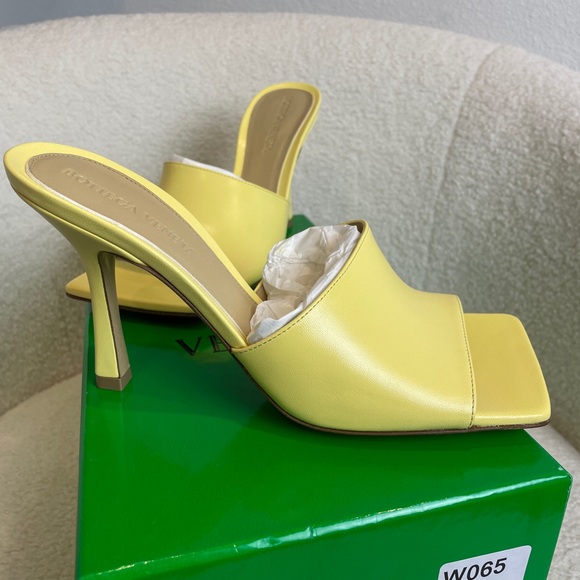 New Authentic Bottega Veneta stretch Mules - Picture 4 of 5